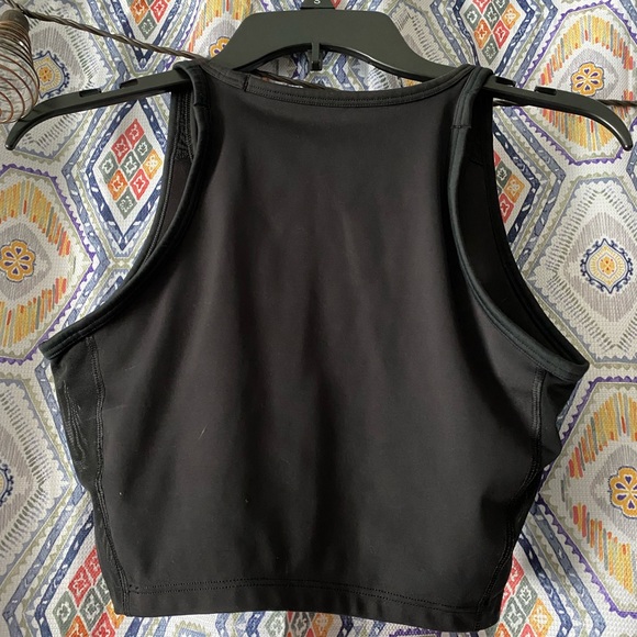 Athleta Black Cropped top - Picture 6 of 6